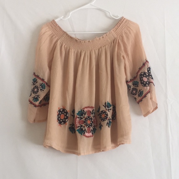 muche muchette Tops - 4/$25 Nude color off the shoulder top